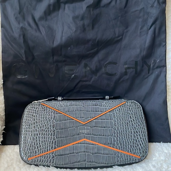 Givenchy Organizer Wallet Large Embossed Leather - Picture 4 of 9